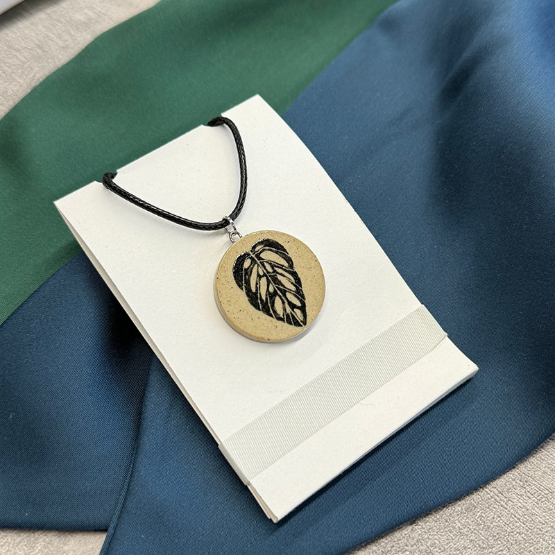 Подвеска на шею ручной работы двухсторонняя Fabrica